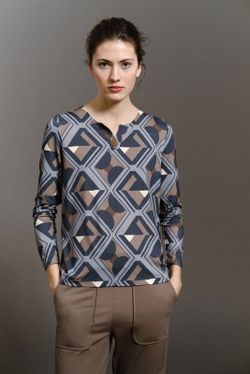 Camiseta con escote tunecino