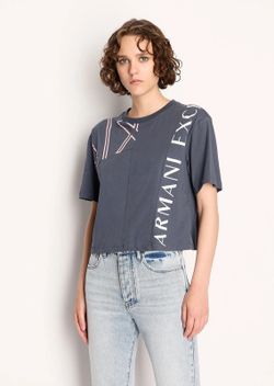 Camiseta corta y logos