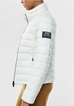 Parka corta acolchada sin capucha