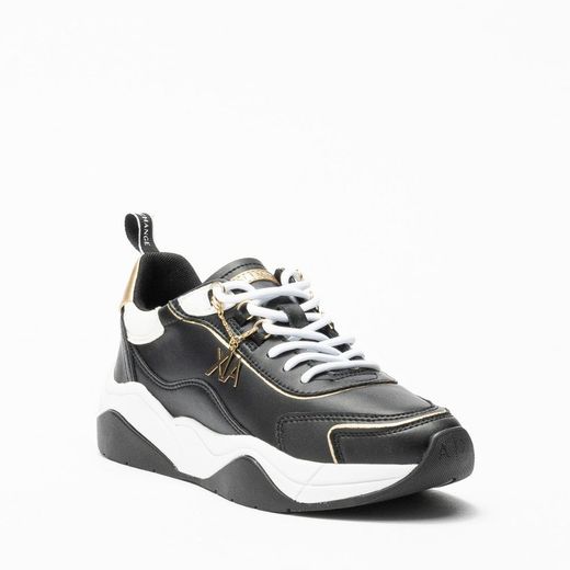Sneaker logo