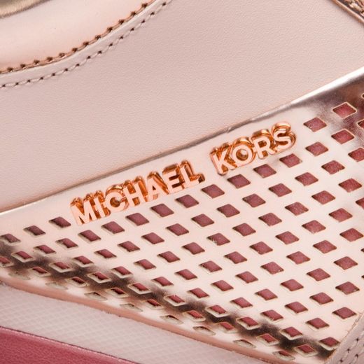 Sneaker rosa troquelada