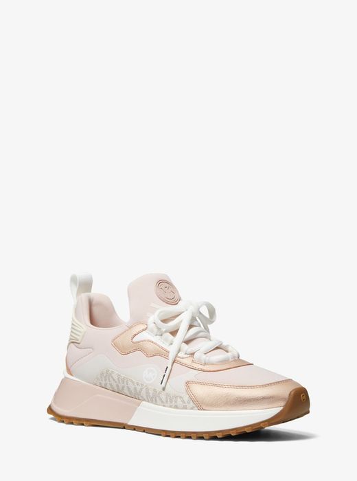 Sneakers confeccionadas en neopreno y cuero.