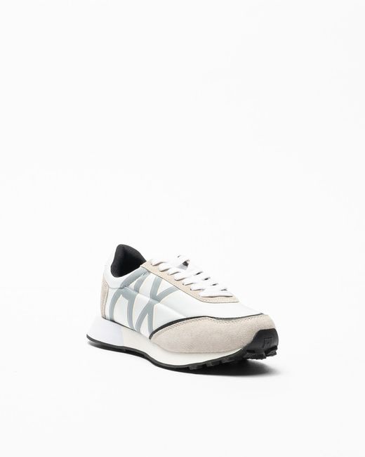 Sneakers logotipo en gris