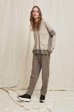Sueter cuello pico. Oversize