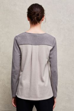 Sueter cuello pico oversize