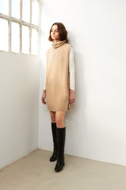 Vestido cuello alto sin manga con camisa